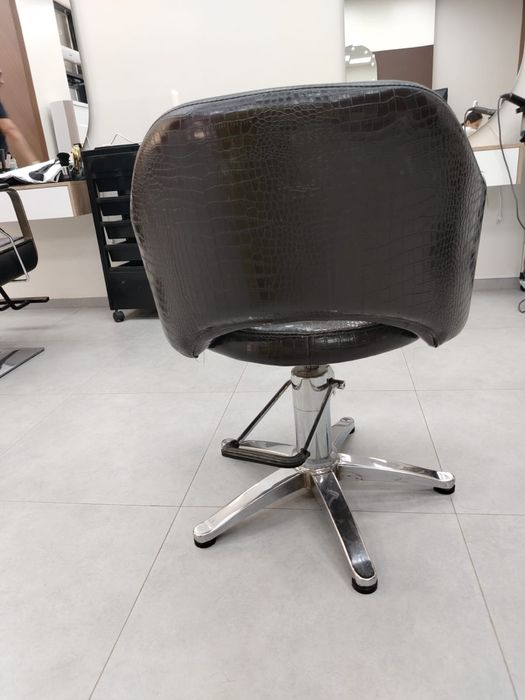 парикмахерское кресло