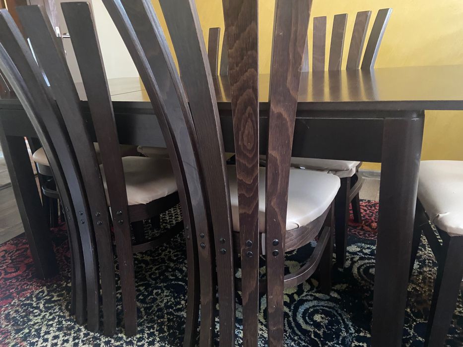 Продавам комплект Трапезна маса +столове