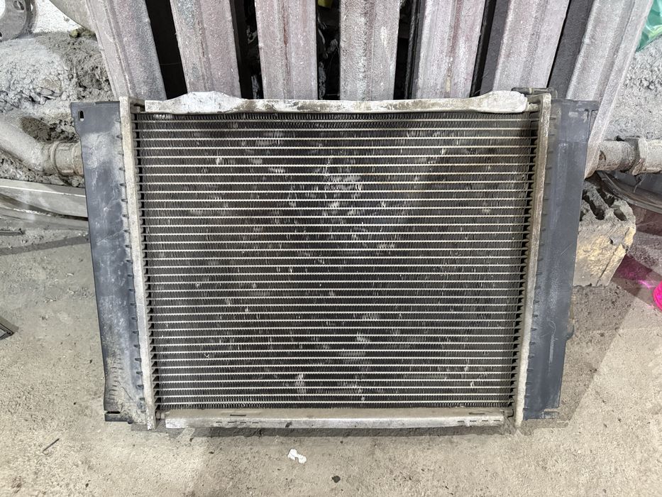 Продам радиатор охлаждения от w124,w210
