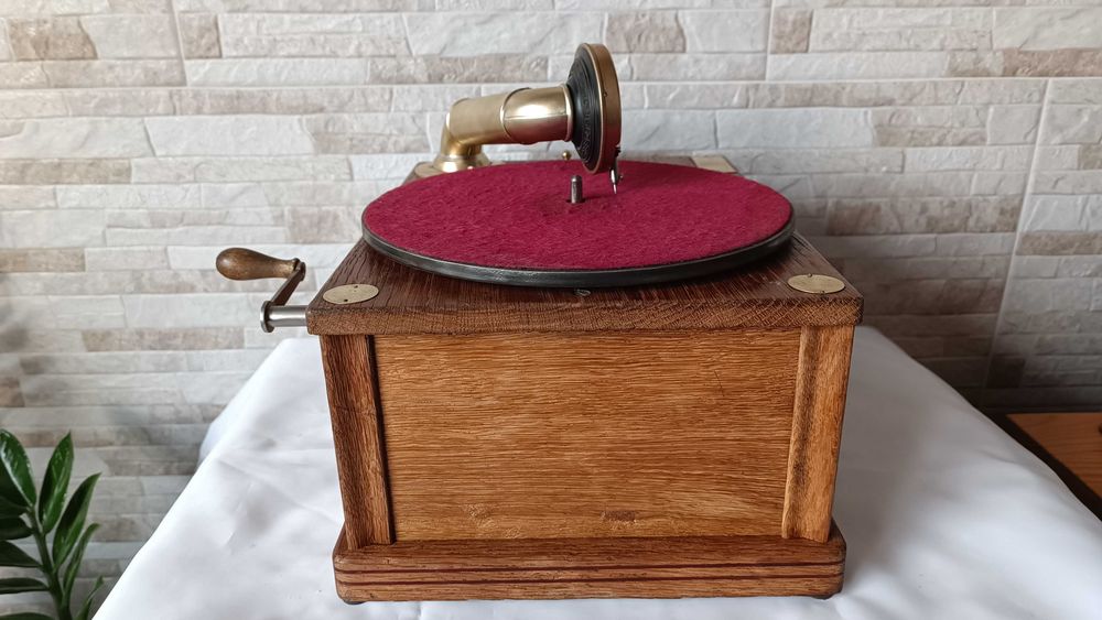 Стар грамофон с манивела - EUFON - 1909г. - Made in Hungary