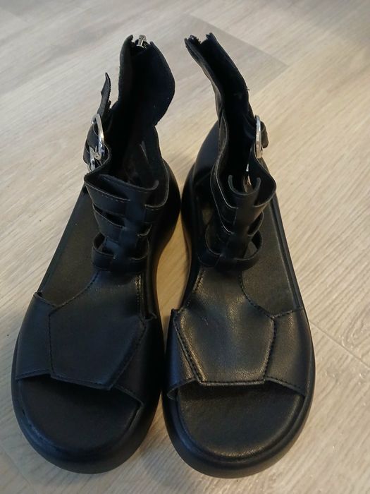 Сандали и раница