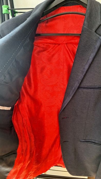 Продам пиджаки. По 2000 тг.