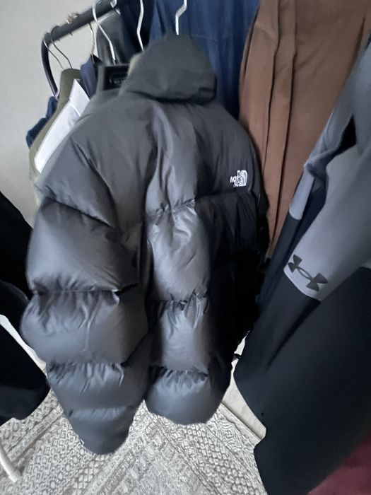 Продам зимнюю куртку (оригинал) выского качечтва приобретенную недавно