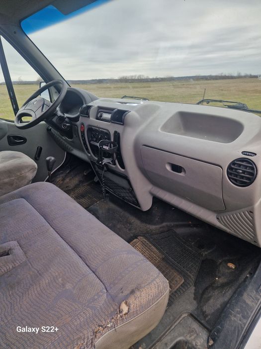 Vând renault master