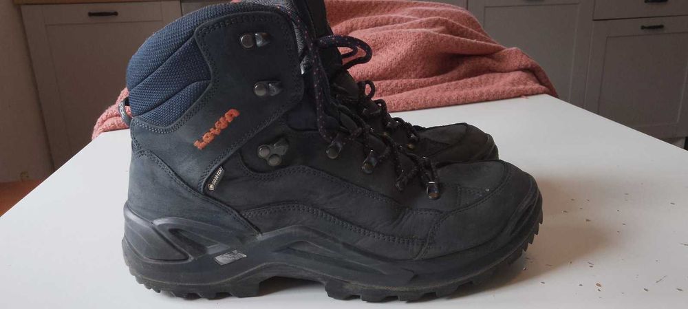 Туристически обувки ботуши LOWA RENEGADE GTX MID