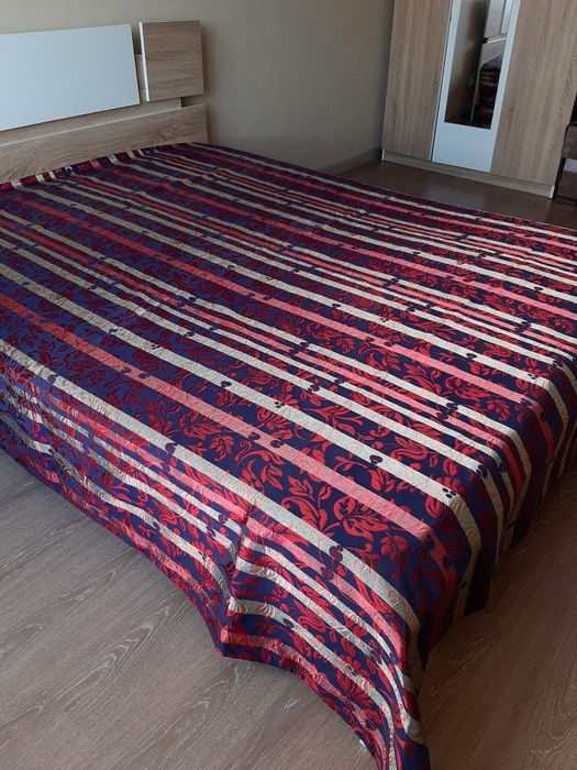 Покрывало почти новое двустороннее