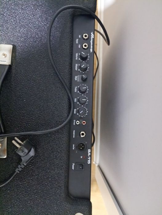 Басовый комбик Ampeg BA115