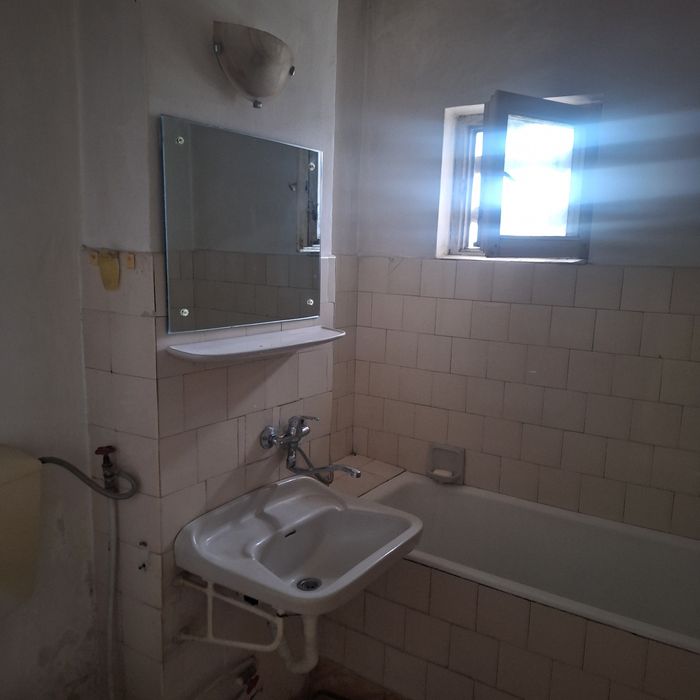 Vand Apartament 3 camere semidecomandat Calea -Bucuresti