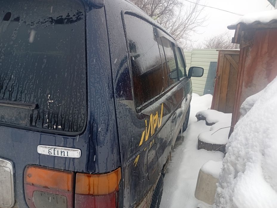 Продам mazda MPV