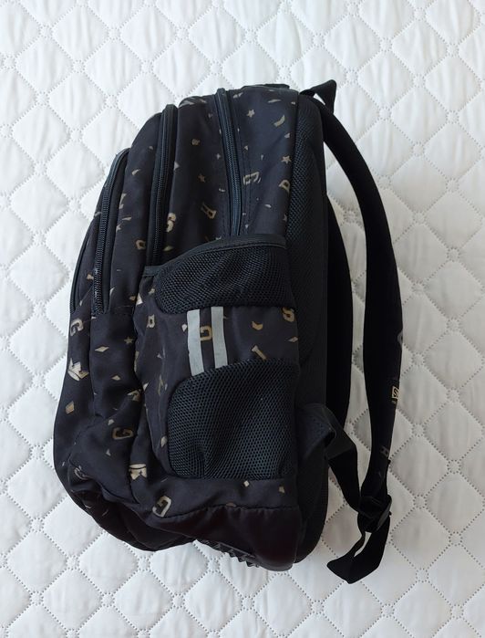 Продавам ученическа раница St. Right