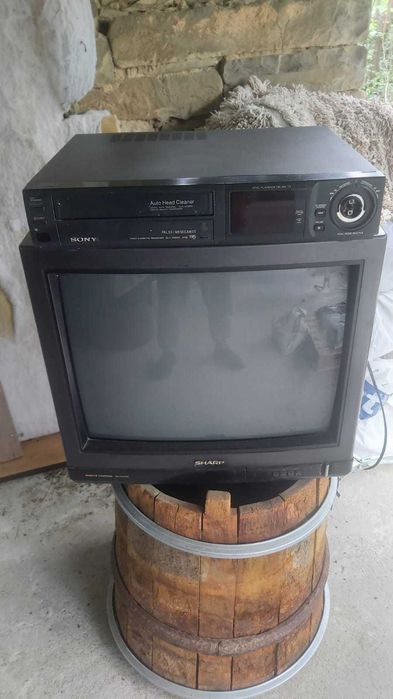 Цветен ретро телевизор Sharp 21” (51 см) - отлично състояние