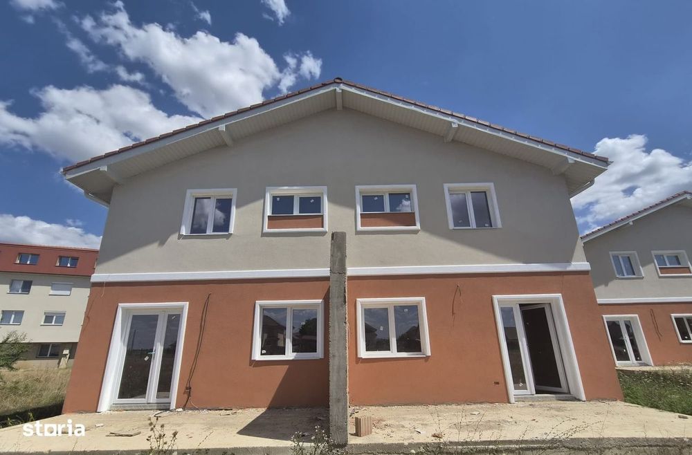 Casă Tip Duplex în Giroc – Confort, calitate și curte generoasă