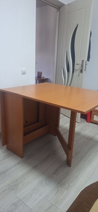 Vand masa de sticla si masa de 8  pers de lemn