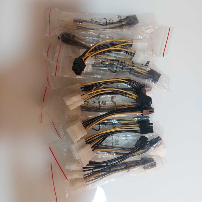 Захранващ кабел преходник 2x Molex към 8-pin PCI-E за видеокарта