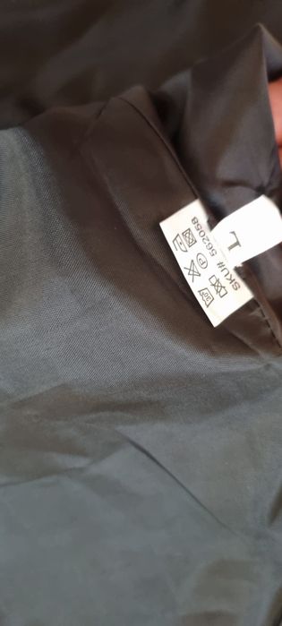 Vand costum barbatesc ,marimea l,purtat o singura data