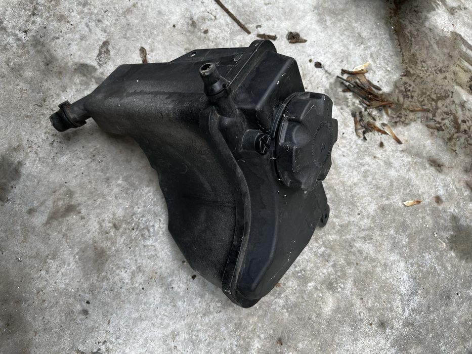 Казанче антифриз бмв е9х 320д дизел е90 е91 е92 е93 bmw