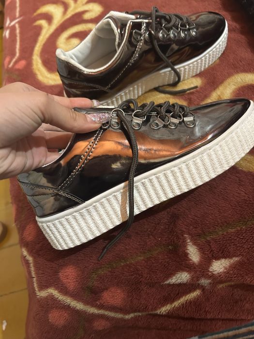 Vand papuci  purtai o sungura data