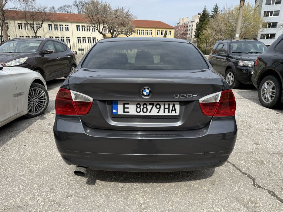 Продавам BMW 320D E90