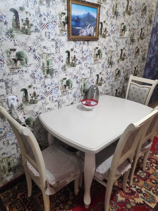 Продам 2 комн квартиру .