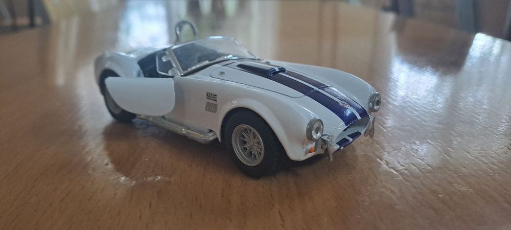 Игрушечная металическая машинка FORD COBRA