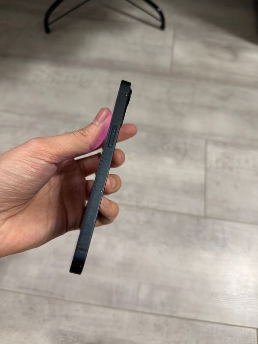 Продам iPhone 13 айфон 13