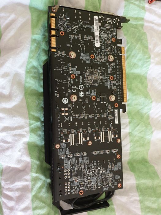 Placa de baza asrock extreme 3 ,placă video gtx 760 2gb oc ,procesor AMD fx 6300 3.5 6 core,16 GB ram ddr 3 Hyperx 1600 frecventa
