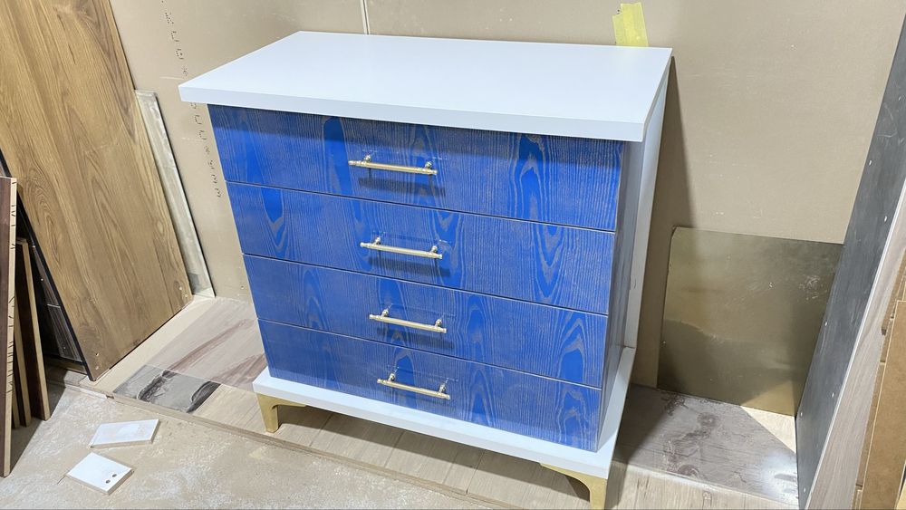 Комод из лмдф с лакированными фасадами