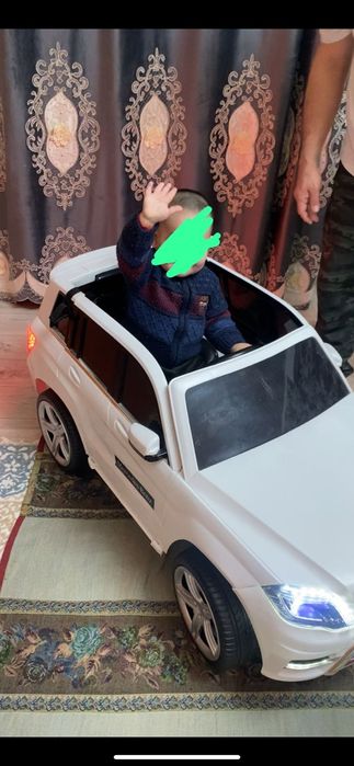 Детская машинка на пульту