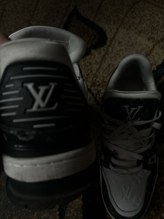 LV Trainers 44 black and white