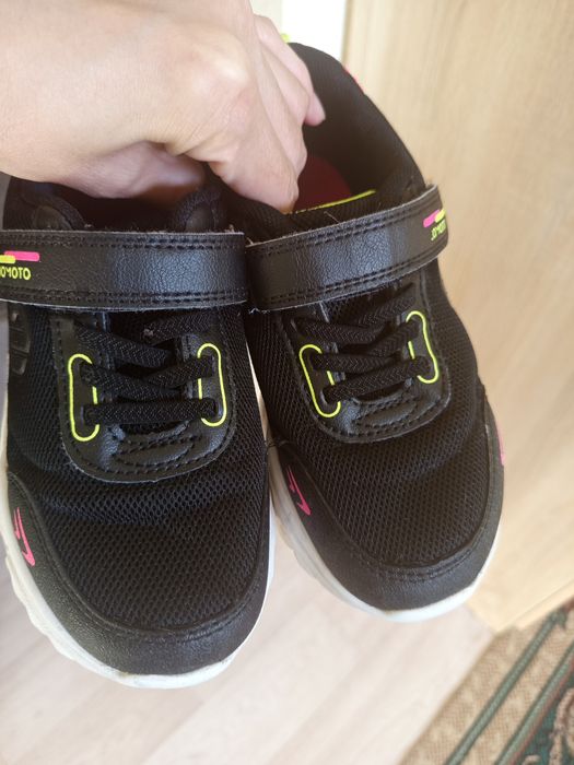 Кроссовки для девочки