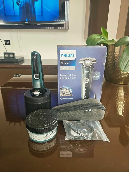 Електрическа самобръсначка за мокро и сухо бръснене Philips Series 5000 S5884/50