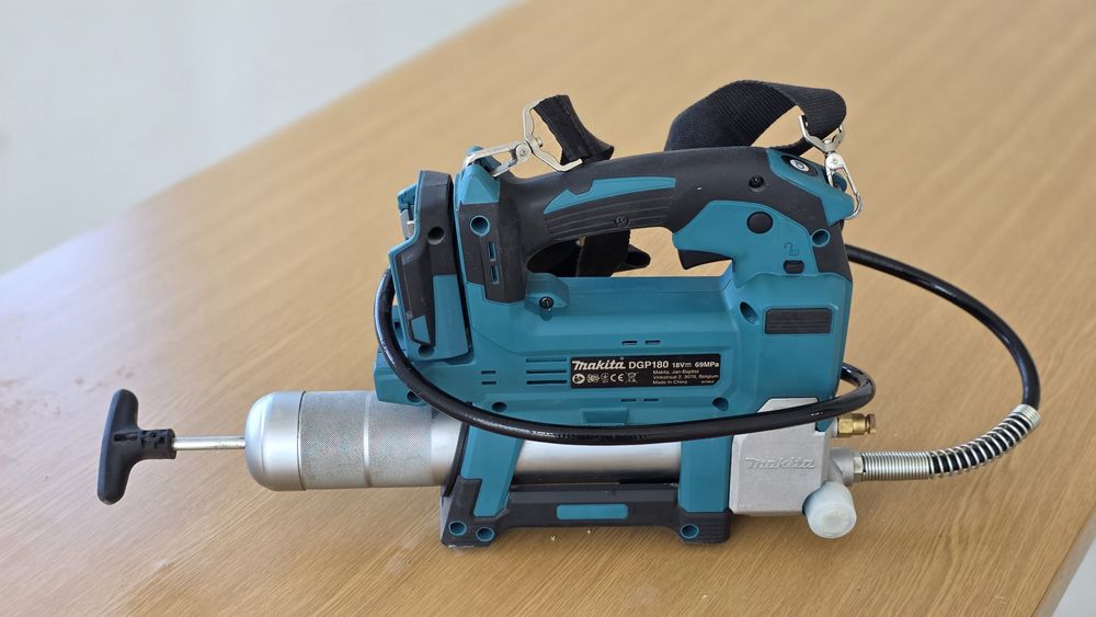 Masina de gresat utilaje Makita DGP 180