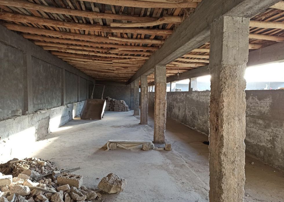 Срочно продается земельный участок с небольшим зданием.