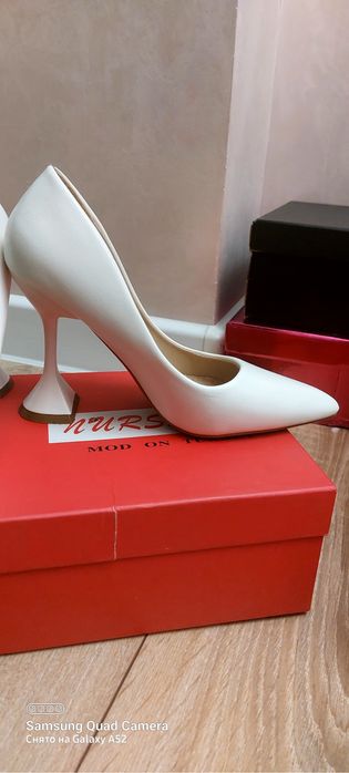 Белый туфли классика