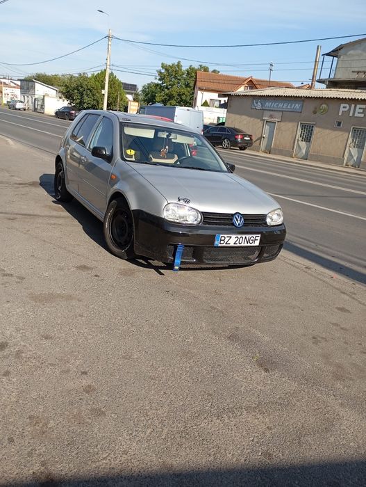 Vând golf 4 mai multe detalii în privat