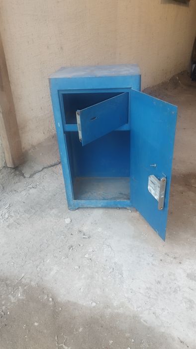 Металлический сейф