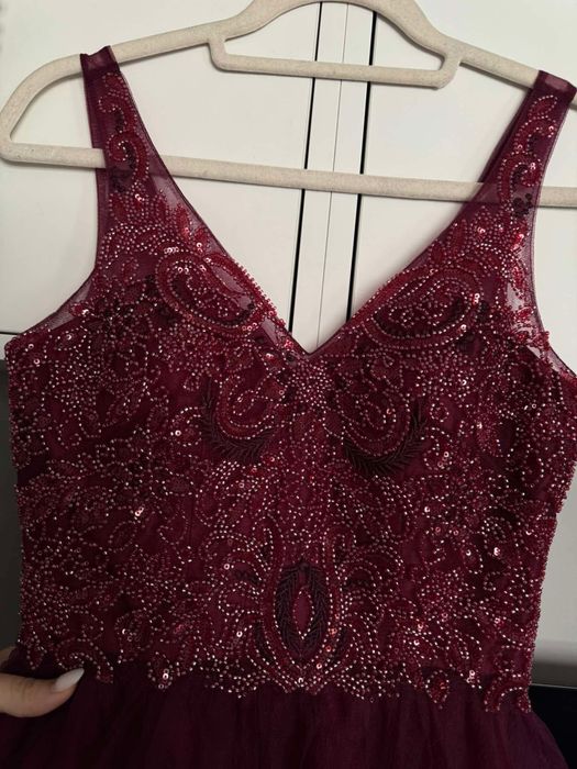 Официална рокля Laona в бордо червено с камъни и тюл за сватба