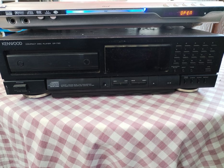 Компакт диск плейър