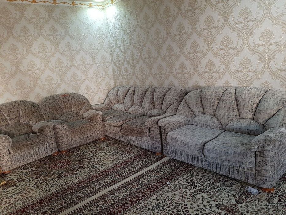 Диван креслолари билан сотилади холати яхши таги очилади