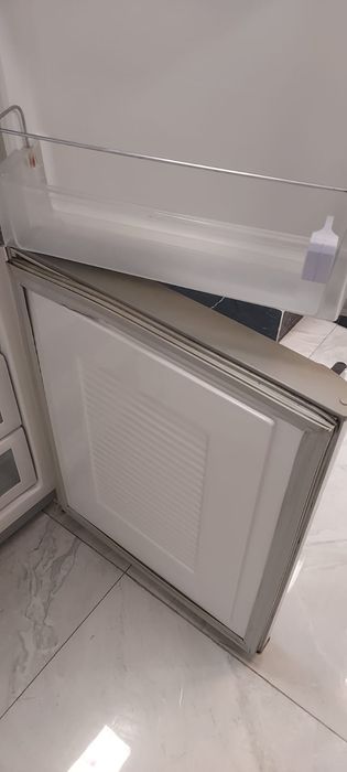 Продам Холодильник 2 камерный Самсунг..