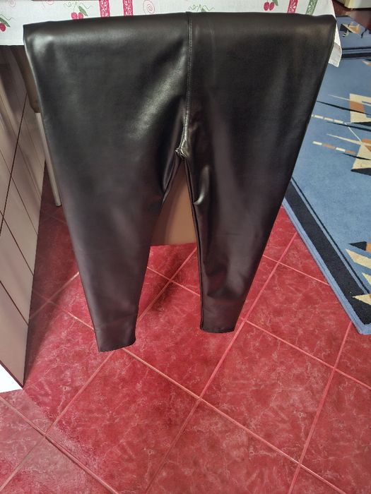 Vând Blugi și pantaloni lucioși modelatori. Damă  noi.