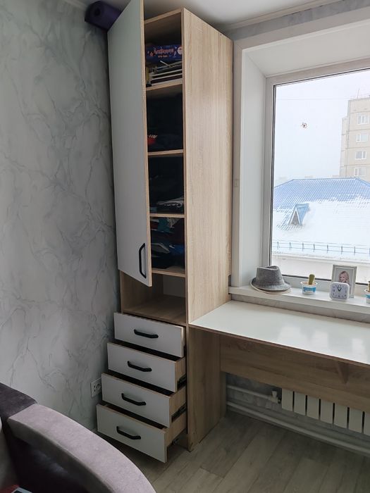 Письменный стол, стелажи