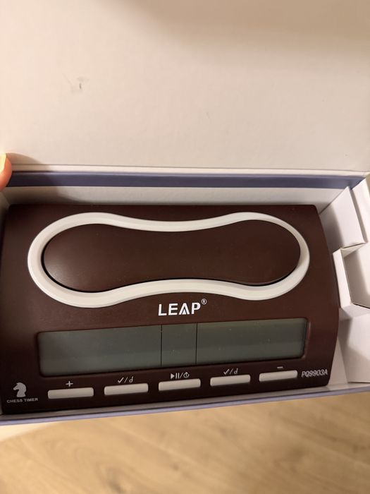 Шахматные часы новые