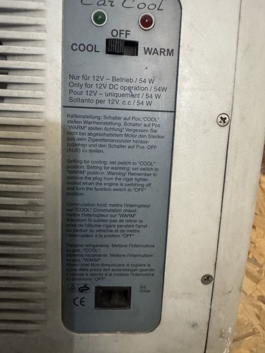 Хладилна кутия за автомобили с функция за отопление и охлаждане