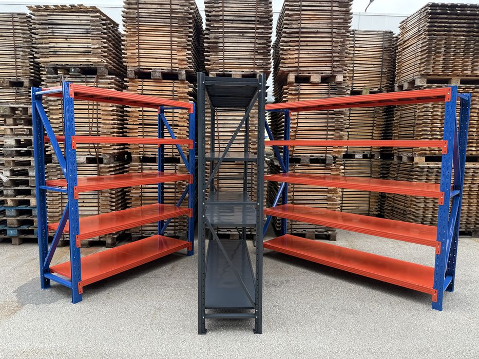 Метални стелажи за склад и магазин.