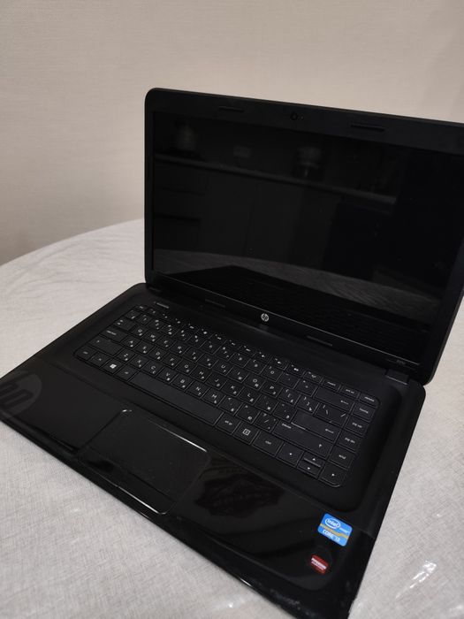 Ноутбук HP 2000 — 15.6", Intel Core i3, AMD Radeon