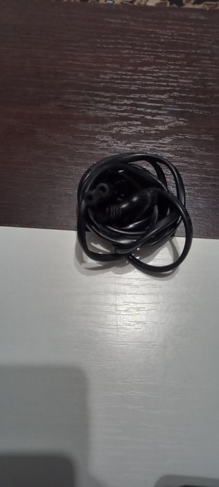 Vând PlayStation 4 perfect funcționabil