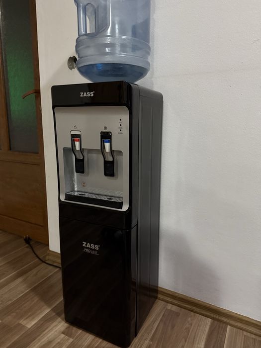 Dozator de apă cu minifrigider