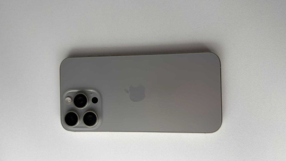 Vând iPhone 15 Pro Max