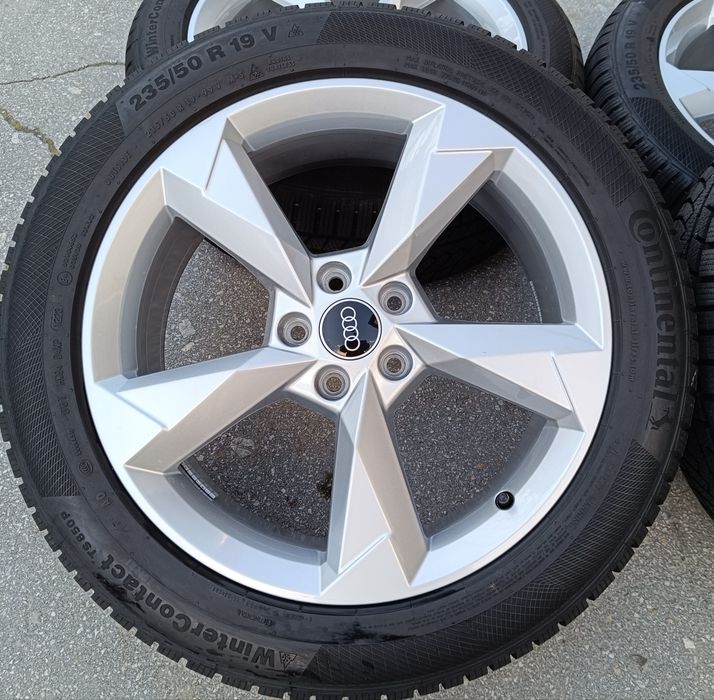 Оригинални джанти  с гуми зимни 19 цола за Audi Q3 Sq дот 2023г Нови!!